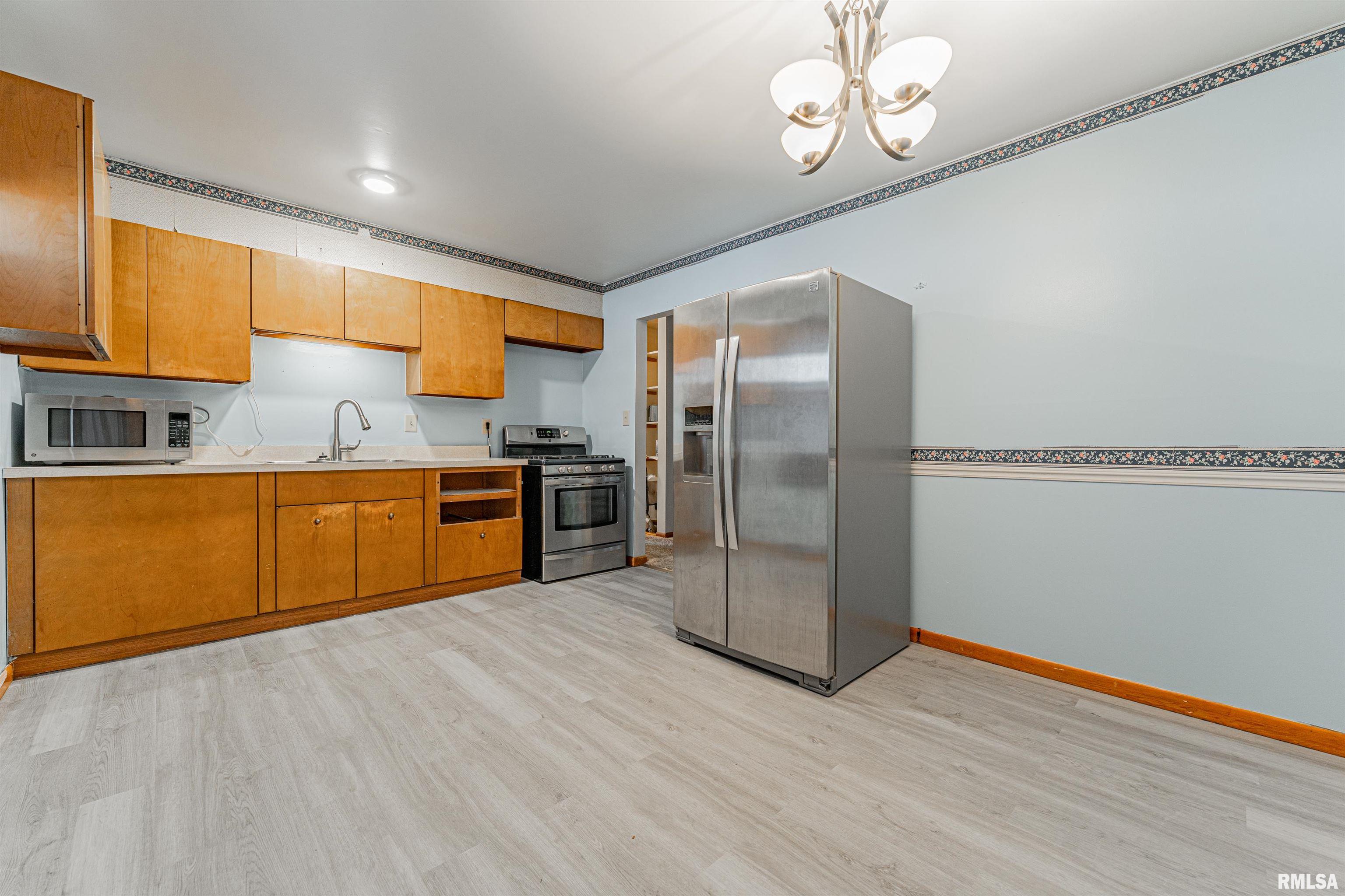 1804 Fairfield Drive Springfield, IL 62702 - Photo 10 of 26 Gallery Image 10