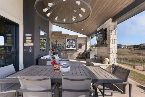 $1,390,000 | 608 Buffalo Trail, Liberty Hill, TX 78642