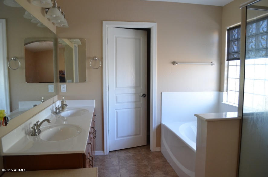 2330 West Peak View Road Phoenix, AZ 85085 - Photo 11 of 22 DSC_0009 2