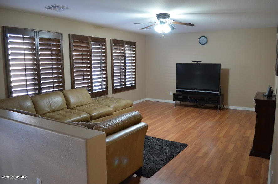 2330 West Peak View Road Phoenix, AZ 85085 - Photo 3 of 22 DSC_0008
