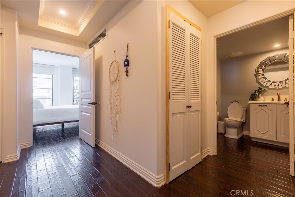 10795 Wilshire Boulevard, Unit 402 Los Angeles, CA 90024 - Photo 19 of 20 a bathroom with a toilet a sink and mirror