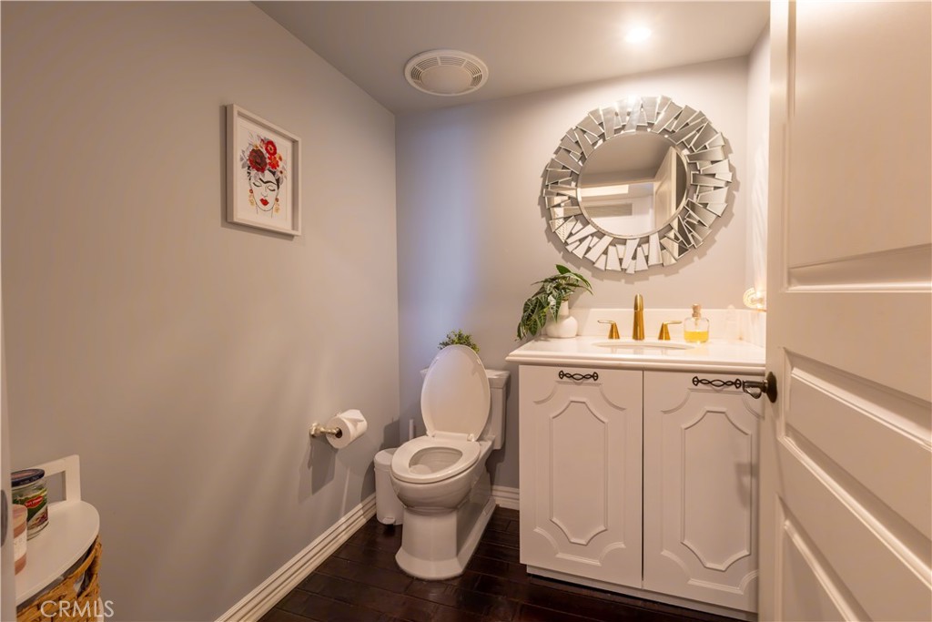 10795 Wilshire Boulevard, Unit 402 Los Angeles, CA 90024 - Photo 20 of 20 a bathroom with a toilet and a sink