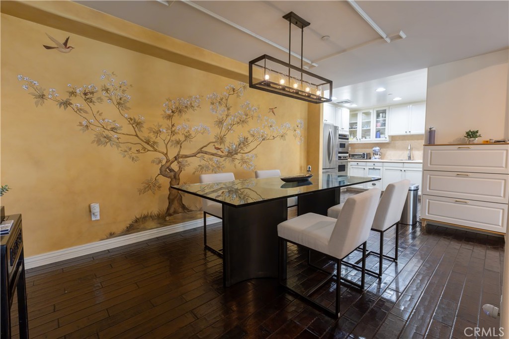 10795 Wilshire Boulevard, Unit 402 Los Angeles, CA 90024 - Photo 4 of 20 a kitchen with a table and chairs in it