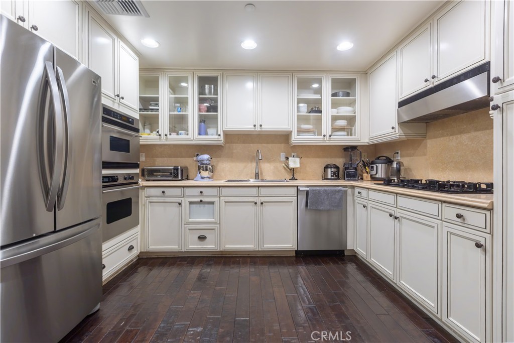 10795 Wilshire Boulevard, Unit 402 Los Angeles, CA 90024 - Photo 5 of 20 a kitchen with stainless steel appliances a refrigerator sink and cabinets