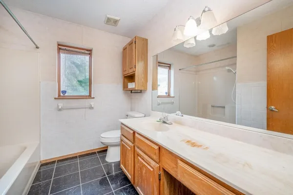 $345,000 | 8725 East 39th Street South, Derby, KS 67037