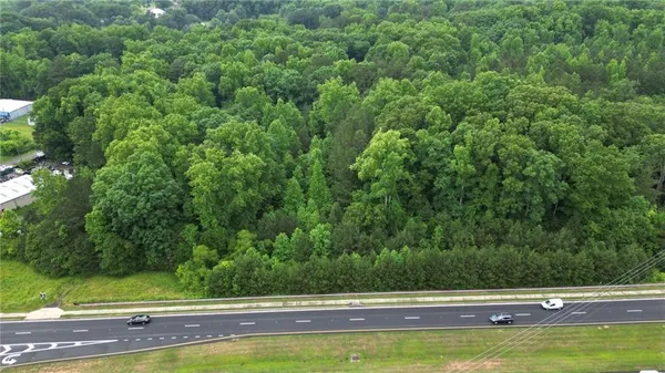 a view of a yard