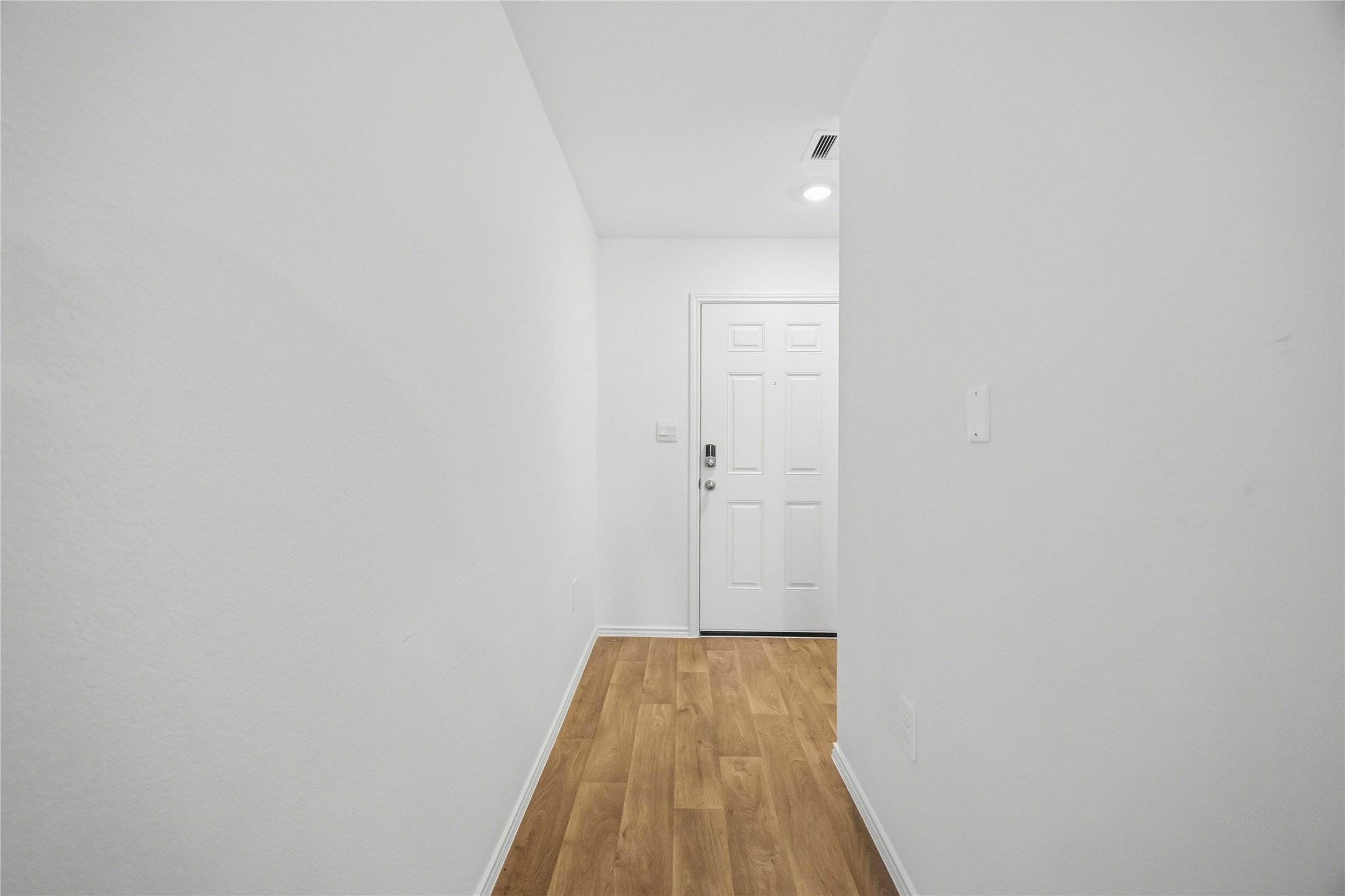 11913 Sweet Apple Lane Houston, TX 77048 - Photo 2 of 20 a view of a hallway