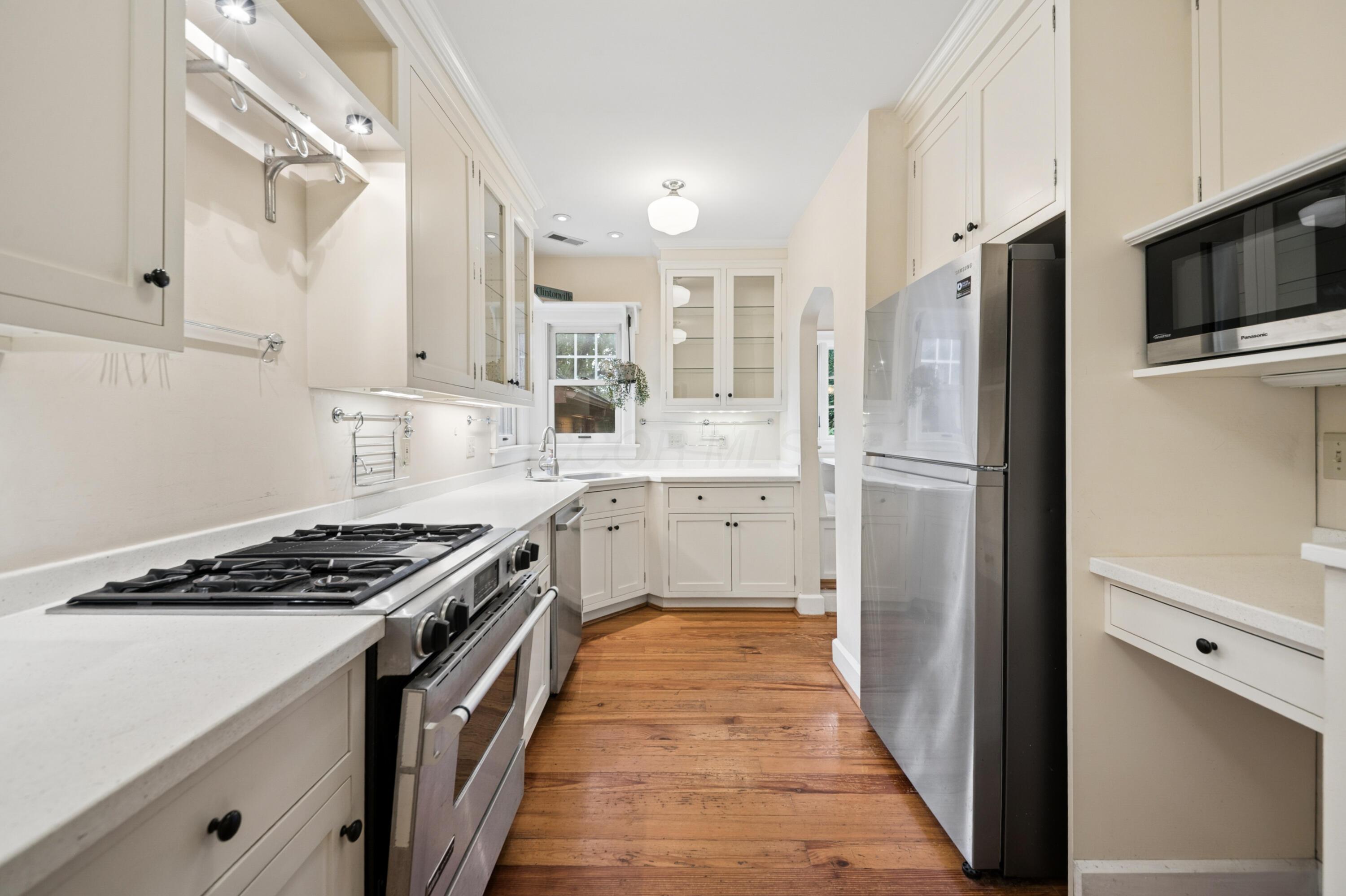 393 Mimring Road Columbus, OH 43202 - Photo 27 of 55 Gorgeous kitchen with plenty of counter space and lots of light