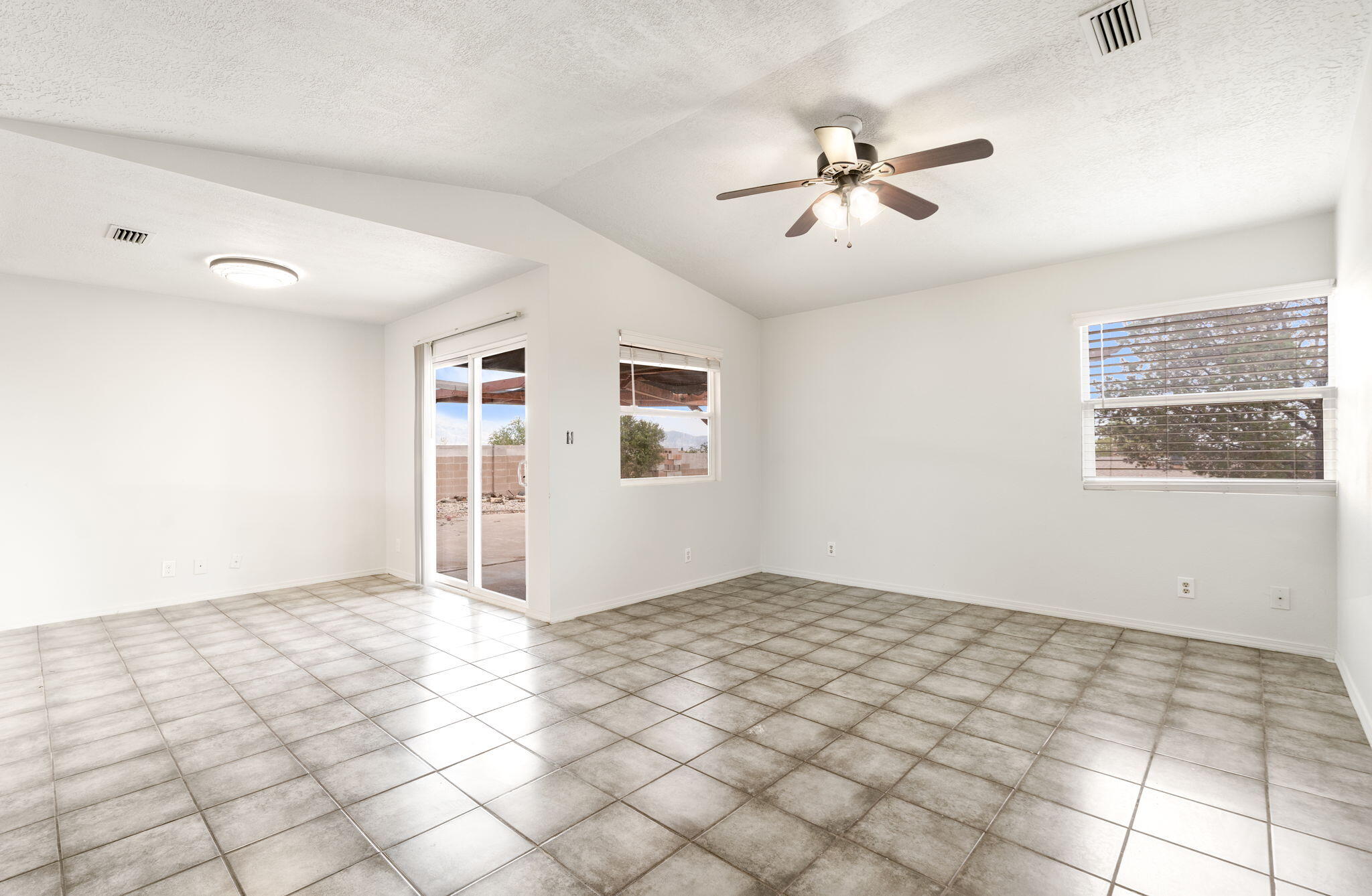 4538 Zirconia Drive Northeast Rio Rancho, NM 87124 - Photo 6 of 35 Gallery Image 6