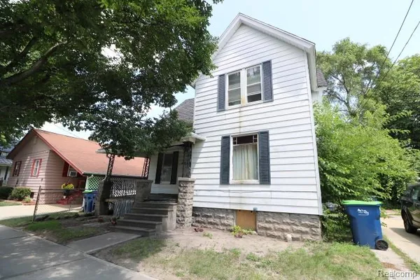 $29,700 | 1002 North Henry Street, Bay City, MI 48706