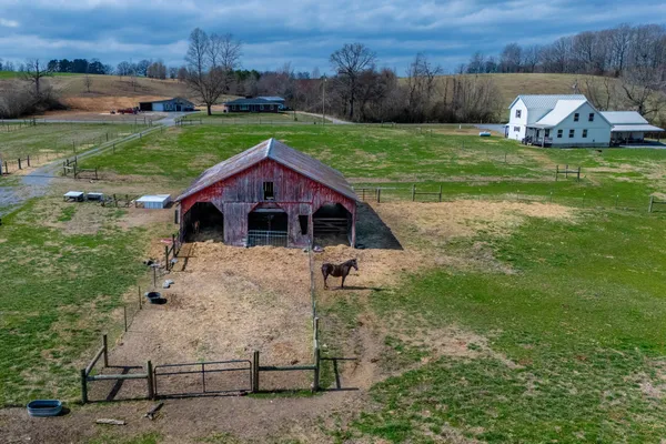 $635,500 | 153 Lewis Road, Morrison, TN 37357