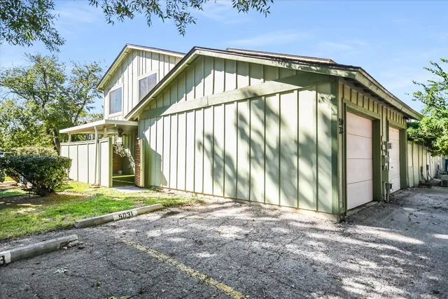 $1,900 | 5033 Fort Clark Drive, Austin, TX 78745