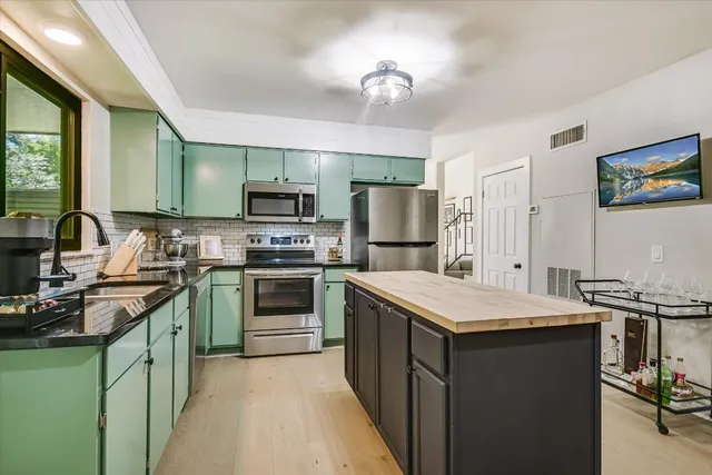 $1,900 | 5033 Fort Clark Drive, Austin, TX 78745