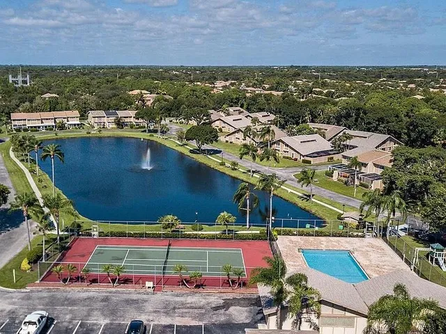 $349,000 | 211 Maplecrest Circle, Jupiter, FL 33458