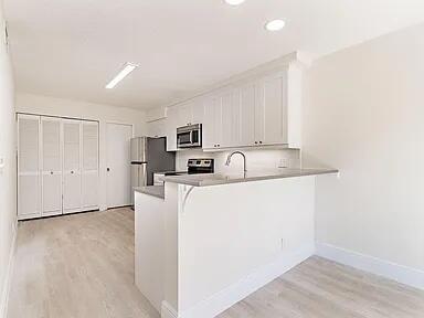 211 Maplecrest Circle Jupiter, FL 33458 - Photo 5 of 21 211 Maplecrest Kit1