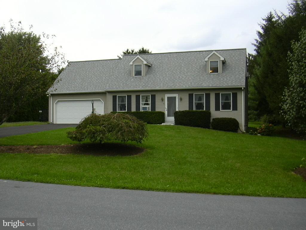 47 Pinewood Avenue Lititz, PA 17543 - Photo 2 of 14