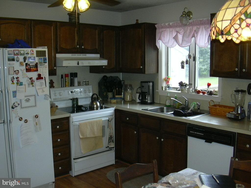 47 Pinewood Avenue Lititz, PA 17543 - Photo 4 of 14