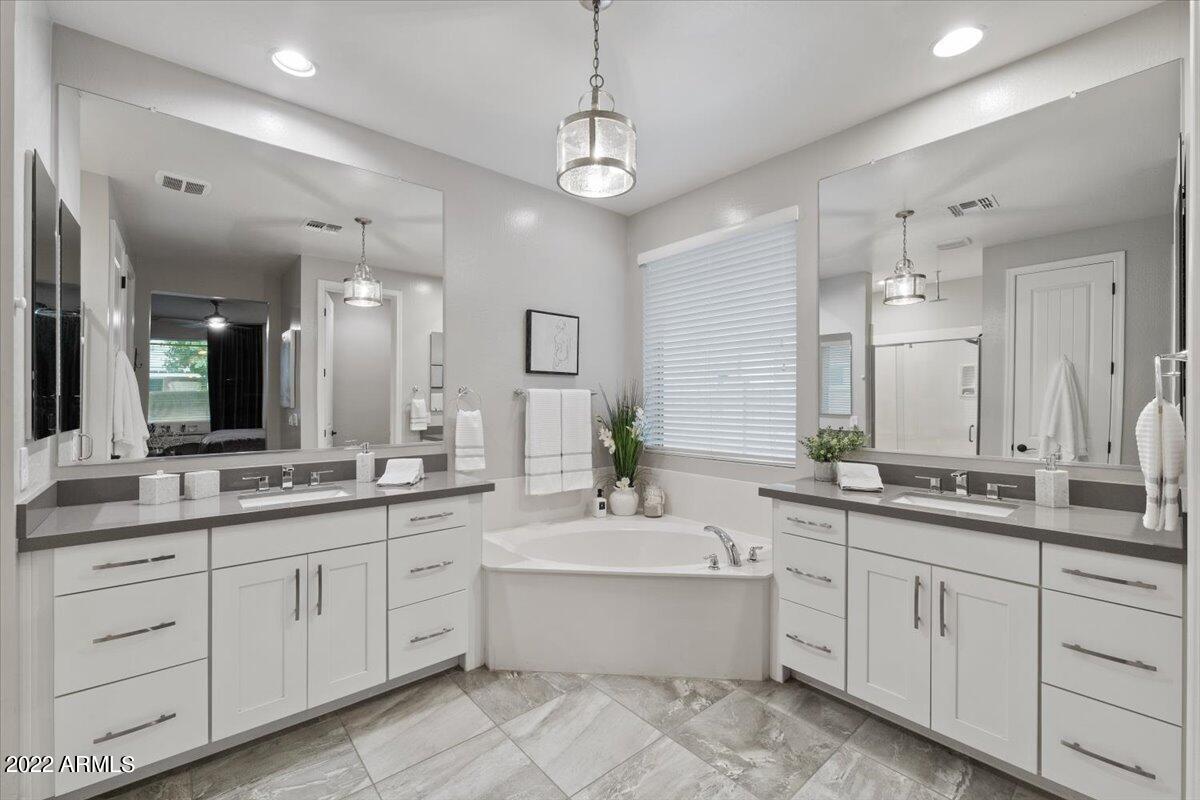20171 Rosa Road Queen Creek, AZ 85142 - Photo 33 of 68 Ensuite Bath2