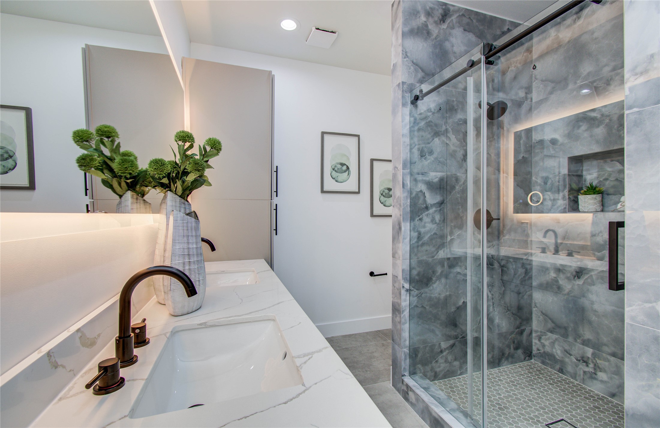 5024 Winnetka Street, Unit C Houston, TX 77021 - Photo 18 of 21 Large walk-in shower