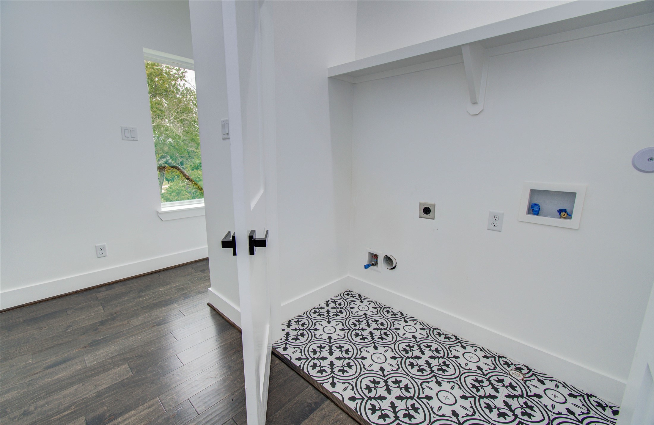 5024 Winnetka Street, Unit C Houston, TX 77021 - Photo 19 of 21 Upstairs utility room