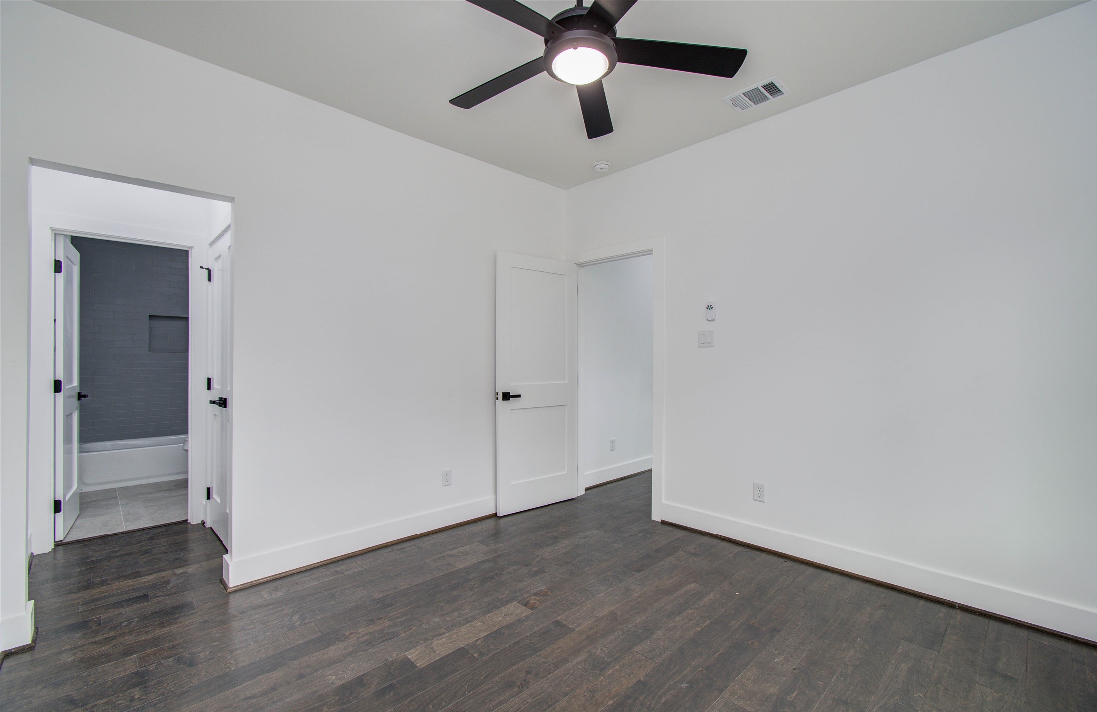 5024 Winnetka Street, Unit C Houston, TX 77021 - Photo 4 of 21 First floor bedroom