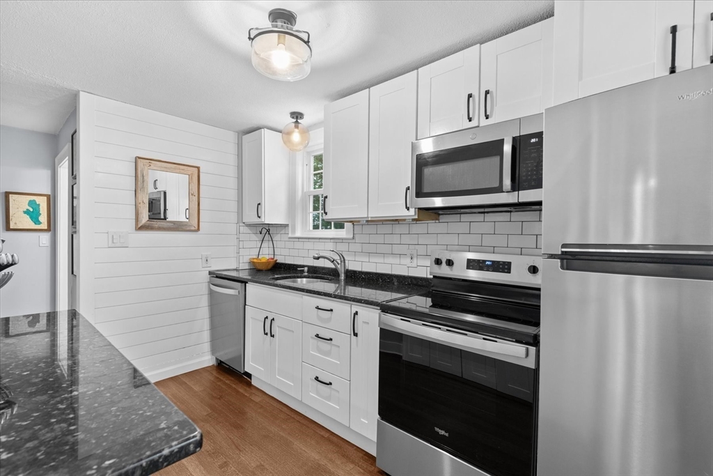 21 Gayland Road Needham, MA 02492 - Photo 8 of 28