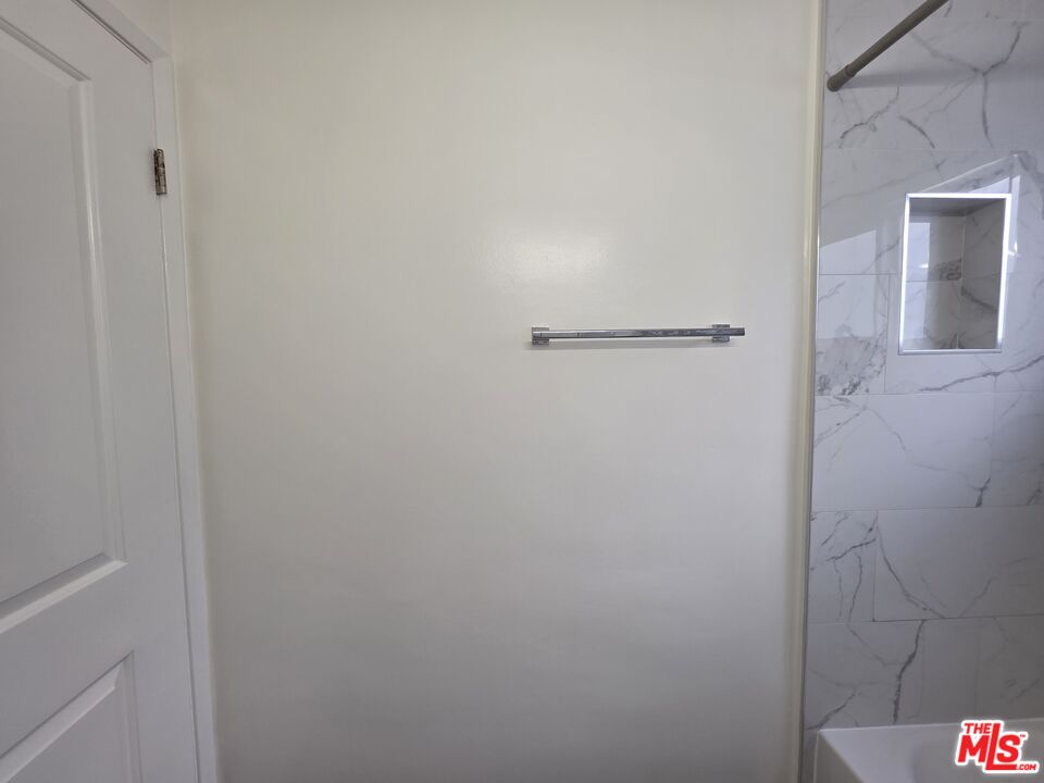 707 Strand Street, Unit 3 Santa Monica, CA 90405 - Photo 41 of 42 a view of bathroom