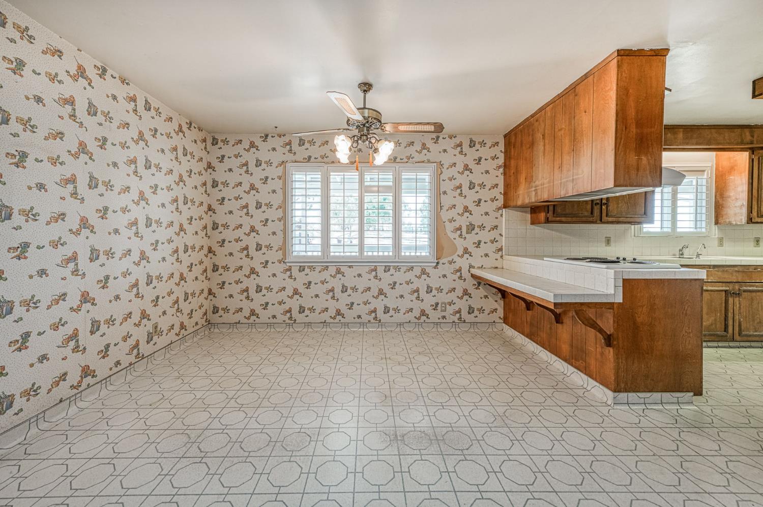 5578 Perrin Road Clovis, CA 93619 - Photo 23 of 62 a spacious bathroom with a double vanity sink mirror and a bathtub