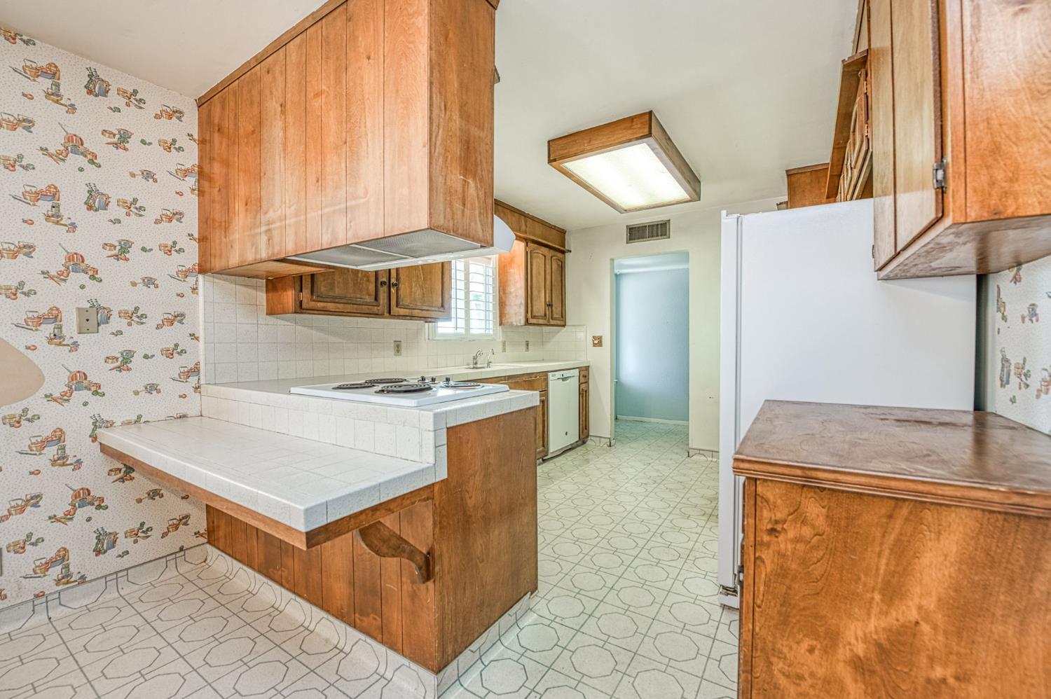 5578 Perrin Road Clovis, CA 93619 - Photo 24 of 62 a kitchen with a stove a sink and a refrigerator