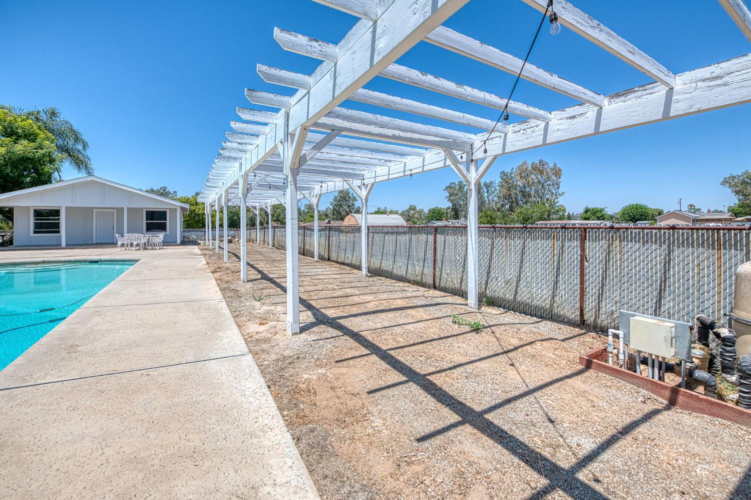 5578 Perrin Road Clovis, CA 93619 - Photo 46 of 62 a patio with a table and chairs and potted plants