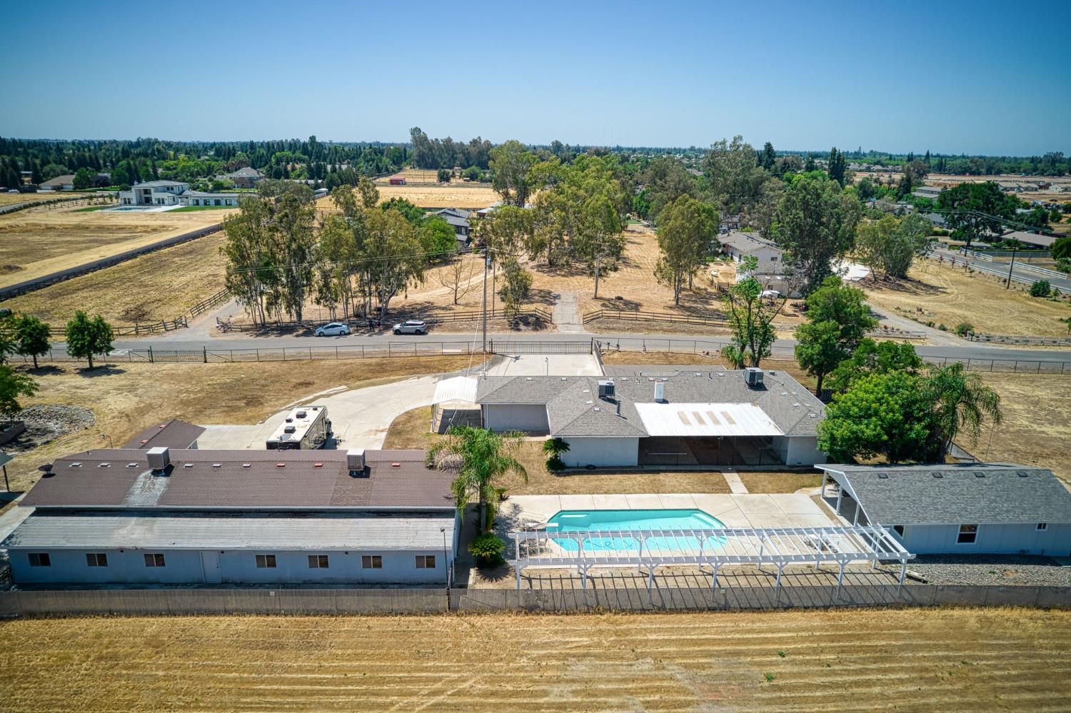 5578 Perrin Road Clovis, CA 93619 - Photo 6 of 62 a view of a swimming pool with lounge chair