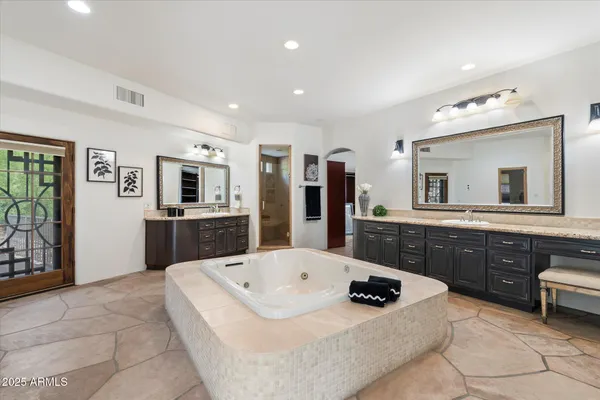 $8,800,000 | 6827 North Highlands Drive, Paradise Valley, AZ 85253