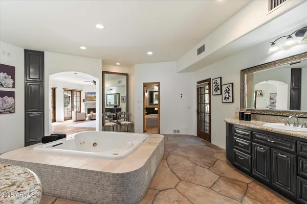 $8,800,000 | 6827 North Highlands Drive, Paradise Valley, AZ 85253