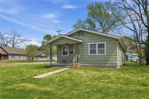 $135,000 | 933 North Cedar Street, Ottawa, KS 66067