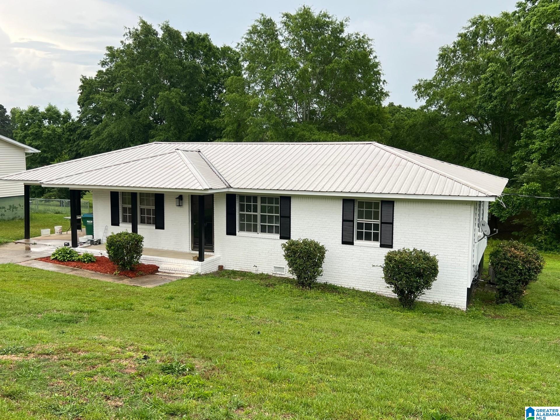 707 Alpine Street Oneonta, AL 35121 - Photo 1 of 14