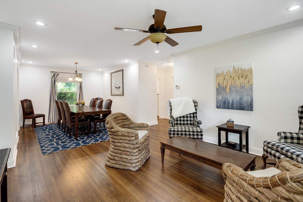 1057 Dearing Road Memphis, TN 38117 - Photo 3 of 25 This home is welcoming from the first steps inside! Natural light in every room, gorgeous hardwoods, smooth ceilings!