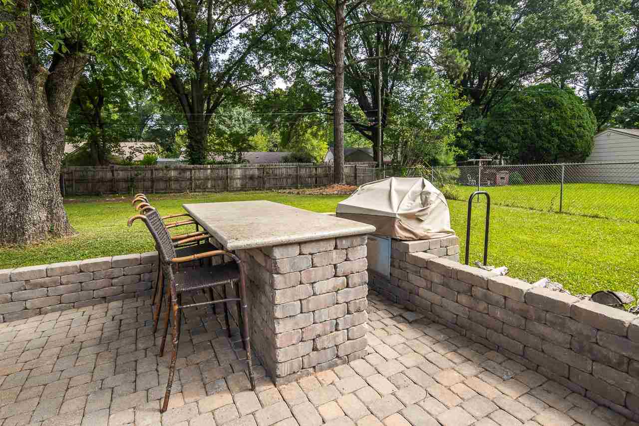 1057 Dearing Road Memphis, TN 38117 - Photo 22 of 25 Built-in grill and bar top seating