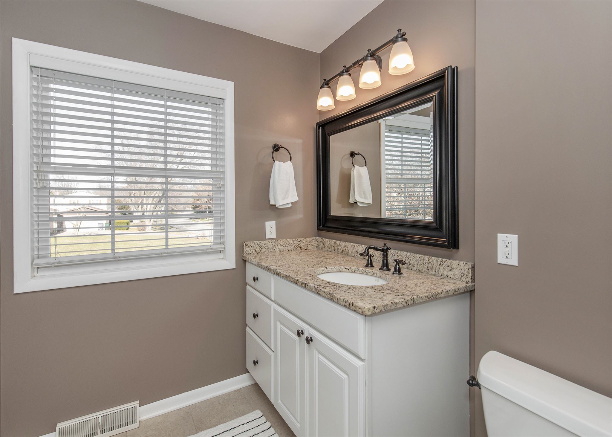 2622 Fairhaven Road Davenport, IA 52803 - Photo 16 of 29 Gallery Image 16
