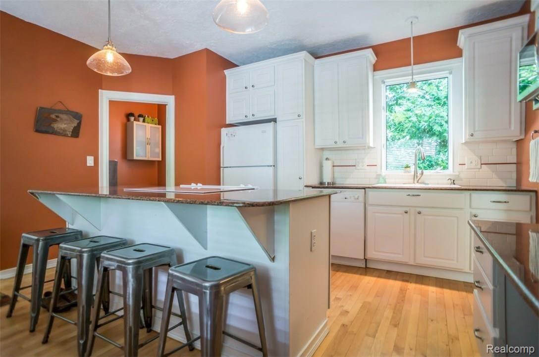722 North State Street Howell, MI 48843 - Photo 14 of 27 Kitchen