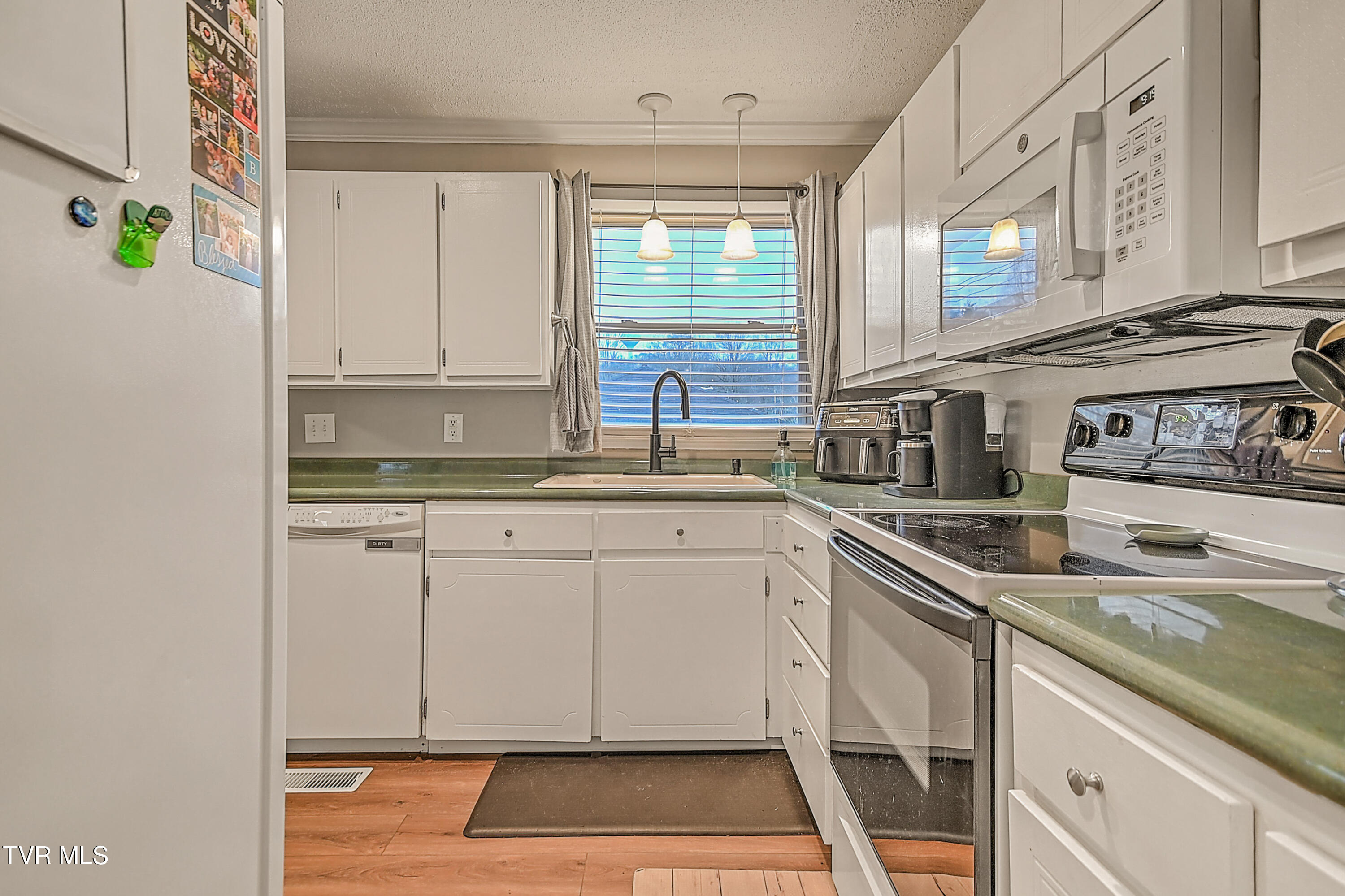 2001 Indian Ridge Road Johnson City, TN 37604 - Photo 10 of 36 2001 Indian Ridge MD-16