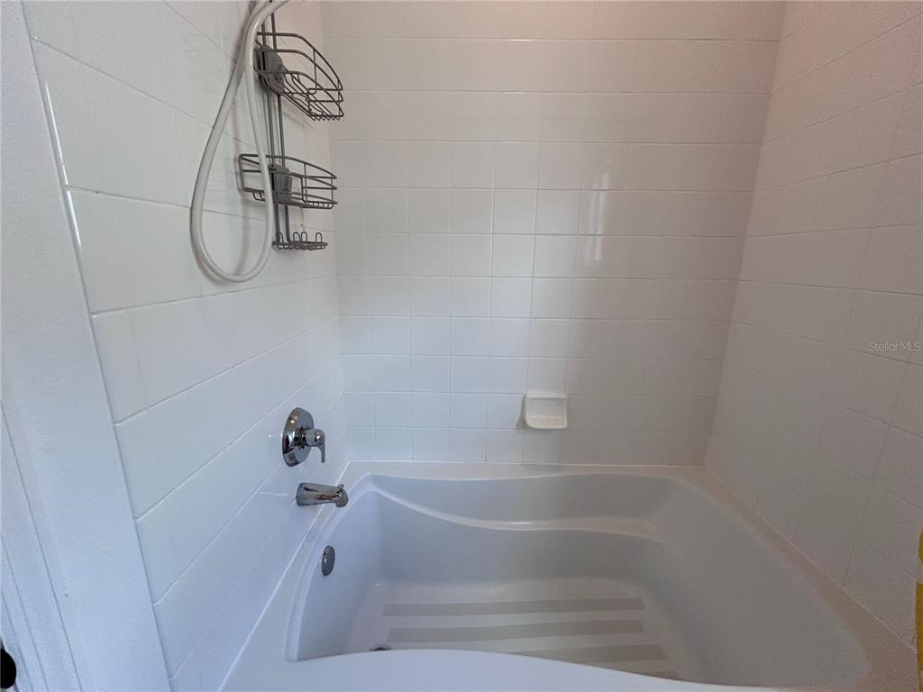 904 Pawstand Road Kissimmee, FL 34747 - Photo 17 of 22 a bathroom with a bath tub with a shower