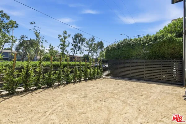 $3,495 | 11671 Chandler Boulevard, Valley Village, CA 91601