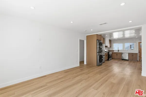 $3,495 | 11671 Chandler Boulevard, Valley Village, CA 91601