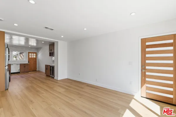 $3,495 | 11671 Chandler Boulevard, Valley Village, CA 91601