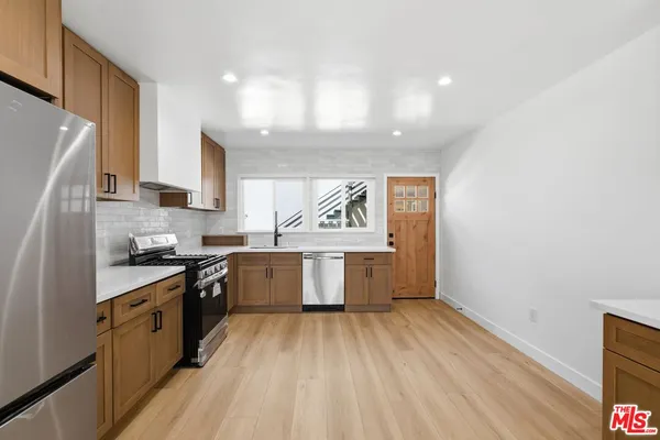 $3,495 | 11671 Chandler Boulevard, Valley Village, CA 91601