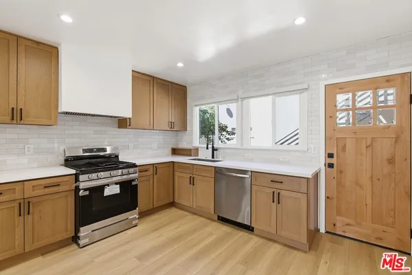 $3,495 | 11671 Chandler Boulevard, Valley Village, CA 91601