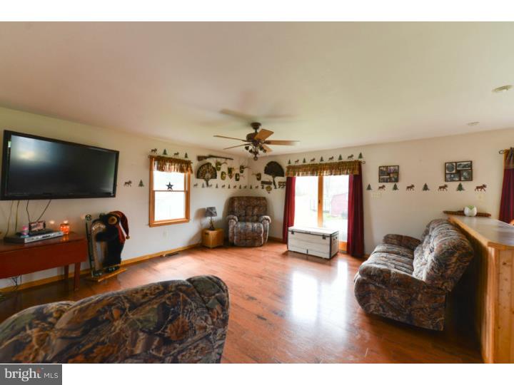 83 Dartmouth Road Pennsville, NJ 08070 - Photo 3 of 23 Family Room