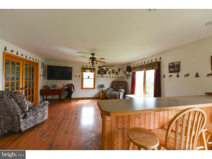 83 Dartmouth Road Pennsville, NJ 08070 - Photo 4 of 23 Family Room