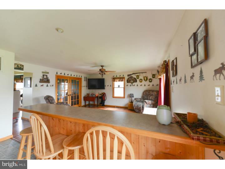 83 Dartmouth Road Pennsville, NJ 08070 - Photo 5 of 23 Family Room