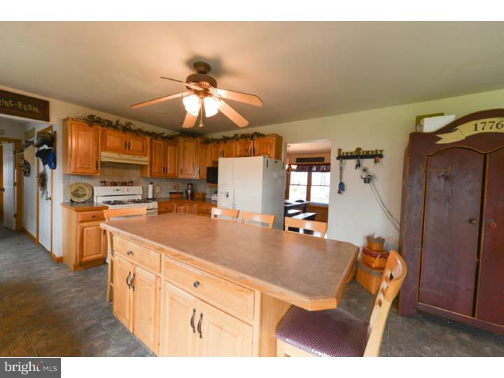 83 Dartmouth Road Pennsville, NJ 08070 - Photo 7 of 23 Kitchen